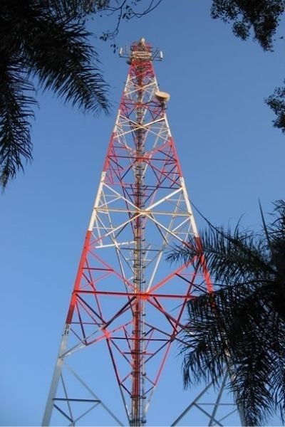 Estructuras metálicas para poste de comunicación y soporte de radares